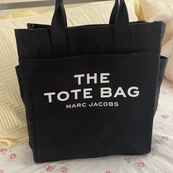Marc Jacobs the LARGE tote - Picture 3 of 5